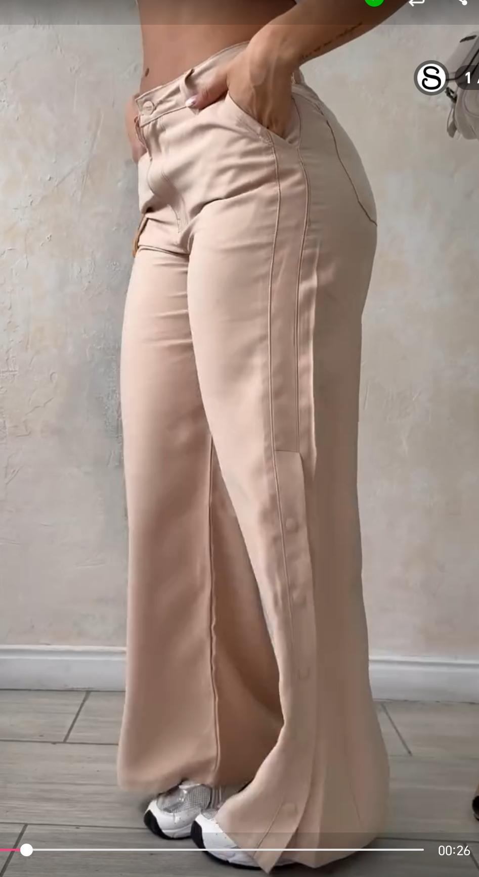Pantalón KAROSHE Ligero con Broches Laterales Camel y Beige | M&R Importadores
